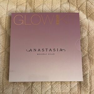 Anastasia Beverly Hills Glow Kit in “Sugar”
